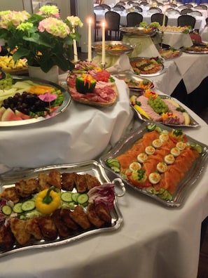 Serveert lunch en diner