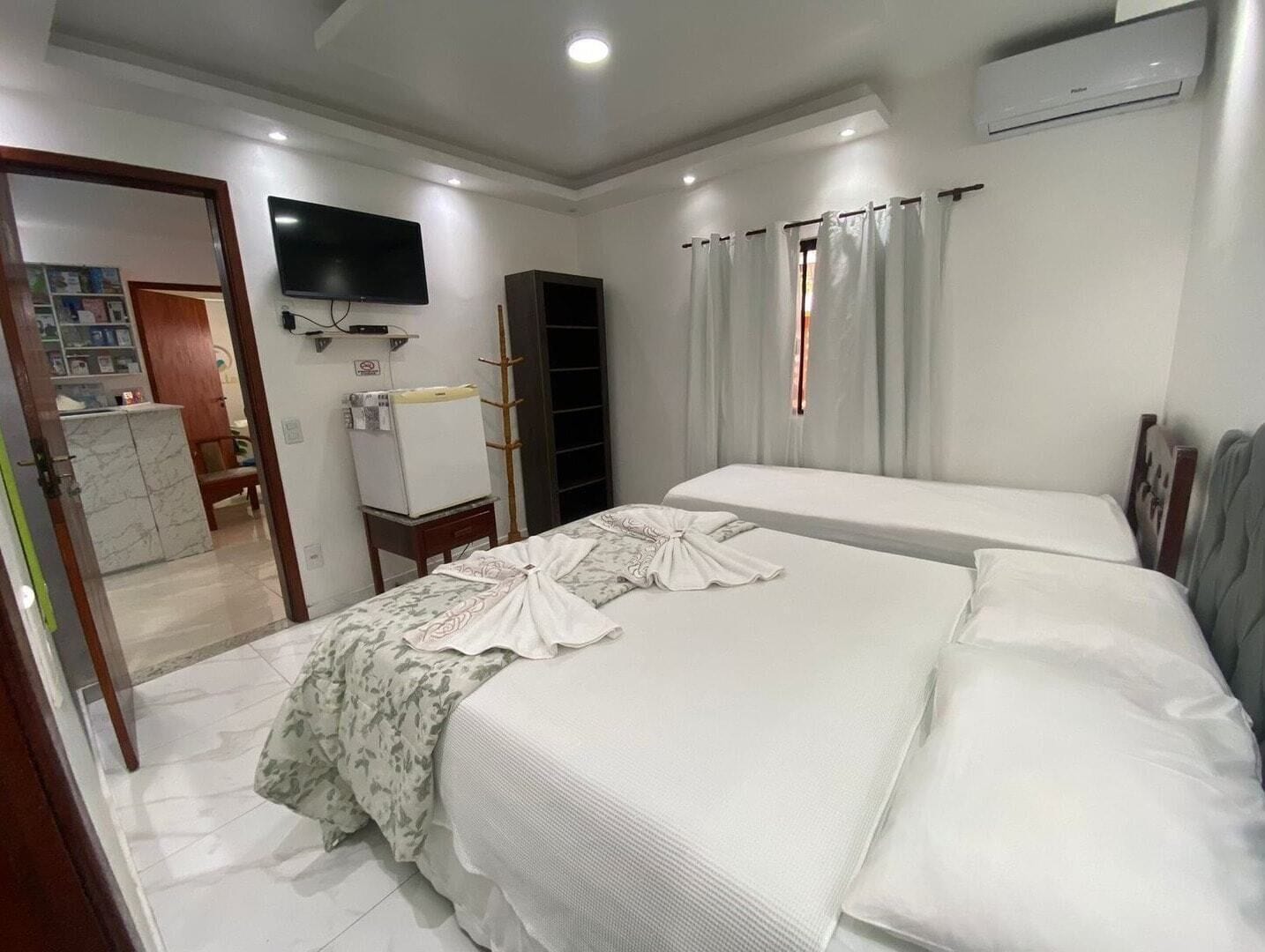 Escritorio, cortinas blackout, wifi gratis y ropa de cama 