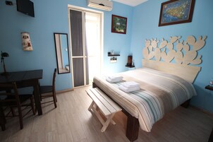 Habitación (Blue) | Ropa de cama de alta calidad, caja fuerte, decoración individual