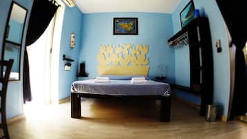 Zimmer (Blue) | Hochwertige Bettwaren, Zimmersafe, individuell dekoriert