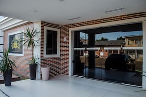 Fachada de la propiedad