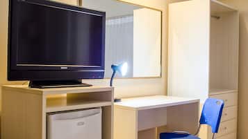 Double Room, 1 King Bed | Minibar, desk, blackout drapes, iron/ironing board