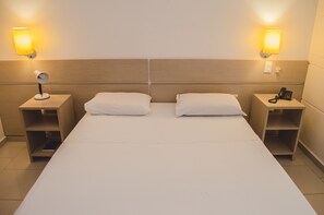 Minibar, desk, blackout drapes, iron/ironing board - Atalanta Hotel (Macapa)