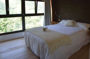 Apartamento, 4 quartos | 1 quarto, roupas de cama de algodão egípcio, roupas de cama premium