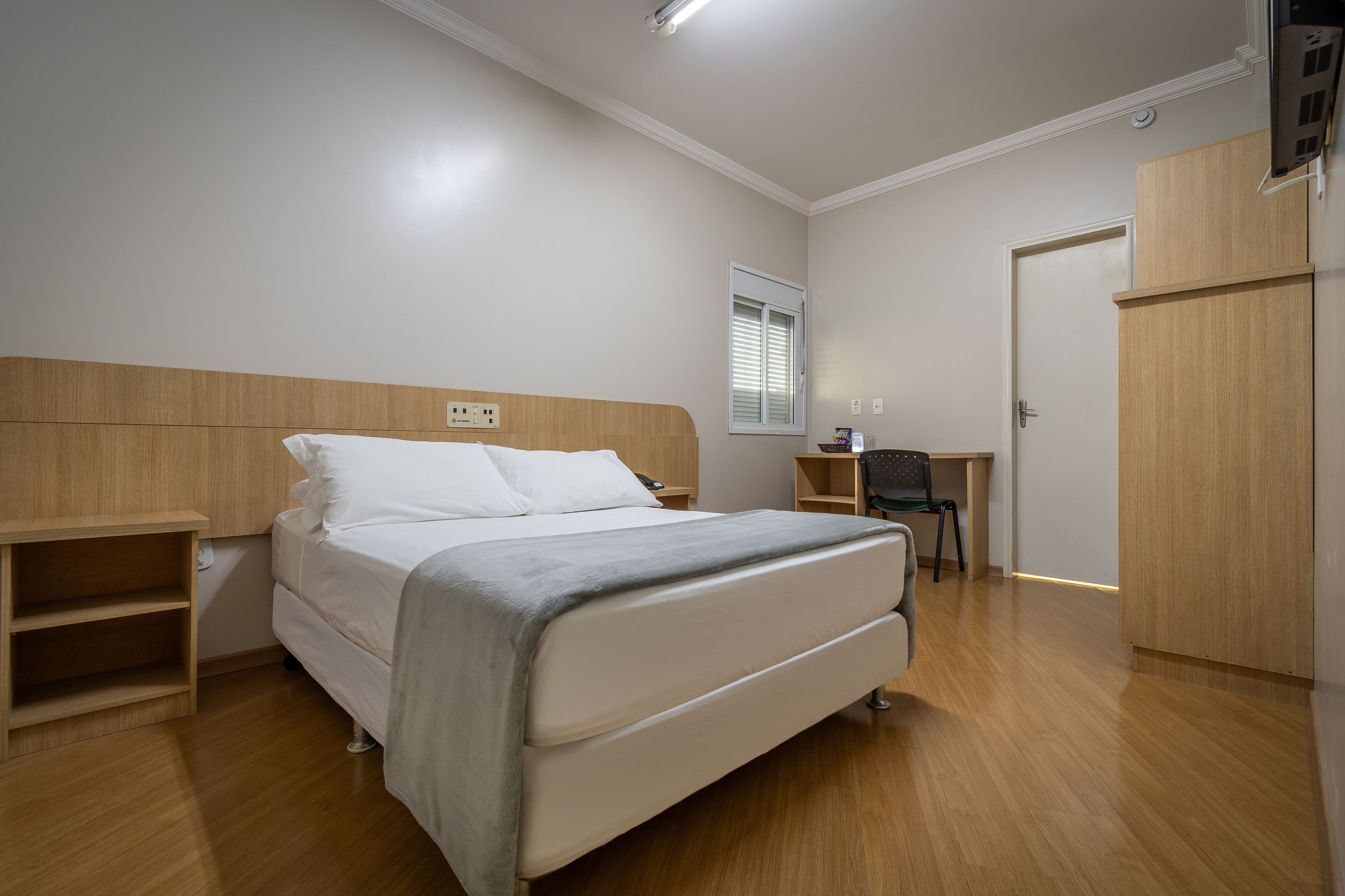 standard double room | 1 bedroom, in-room safe, desk, free wifi