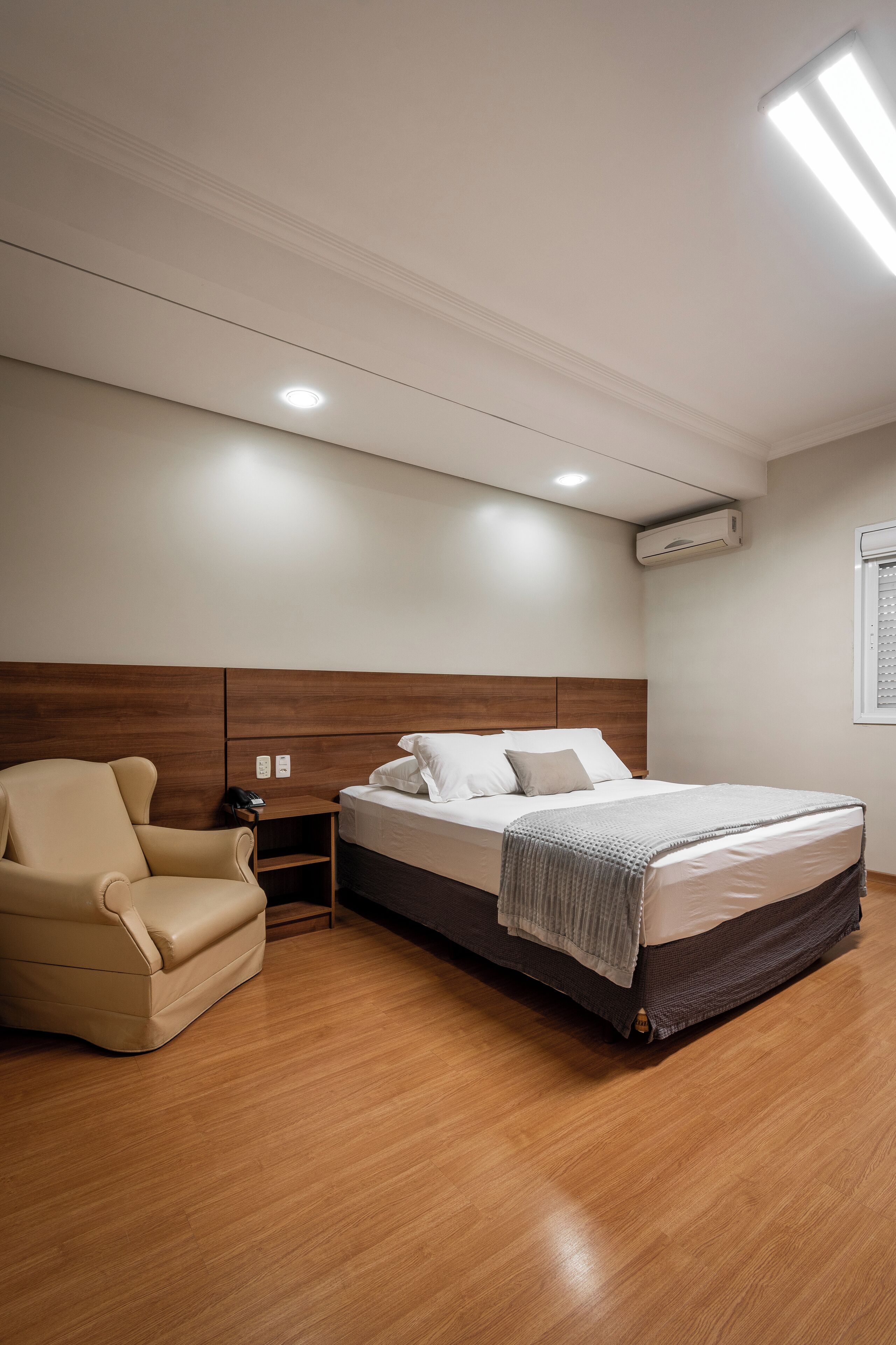 Coffres-forts dans les chambres, bureau, Wi-Fi gratuit, draps fournis