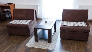 Deluxe Room (Family) | Hypo-allergenic bedding, in-room safe, desk, soundproofing