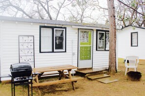 Courtyard view - Wishing Well Cottages (Wasaga Beach)