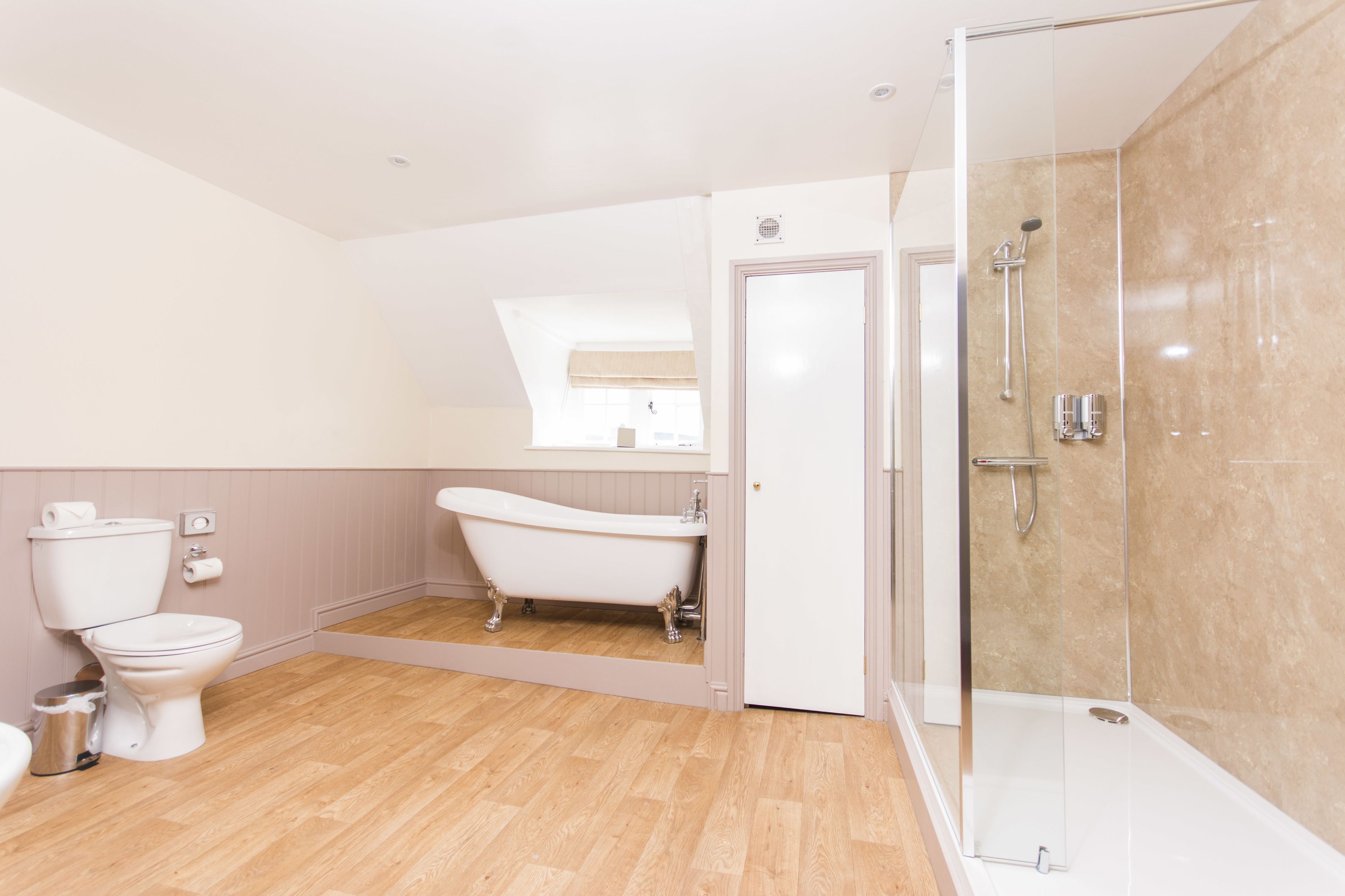 Deluxe-Penthouse, 1 King-Bett, Bergblick, zum Garten hin | Badezimmer | Kostenlose Toilettenartikel, Haartrockner, Handtücher