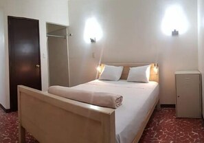 Chambre Standard, 1 grand lit | Coffres-forts dans les chambres, Wi-Fi gratuit