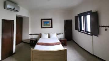 Habitación estándar, 1 cama Queen size | Caja de seguridad en la habitación y wifi gratis