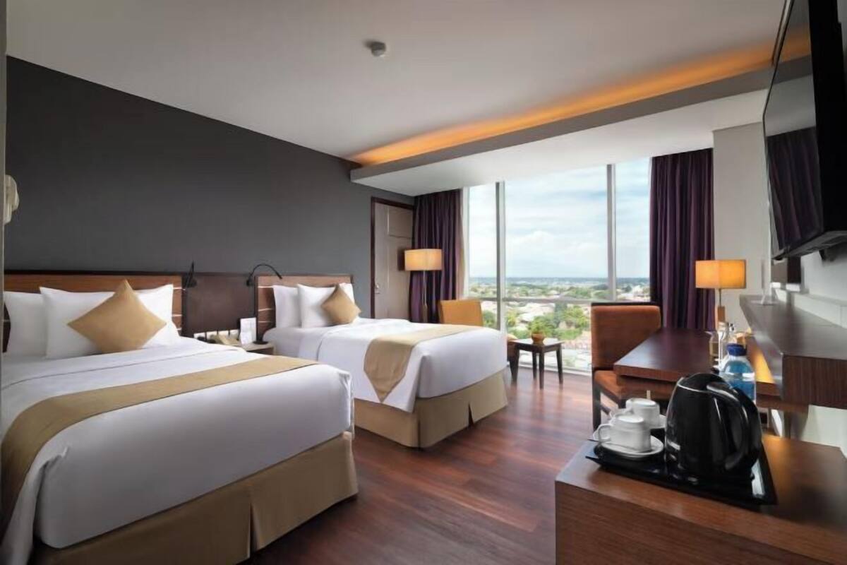 Premium bedding, minibar, in-room safe, desk