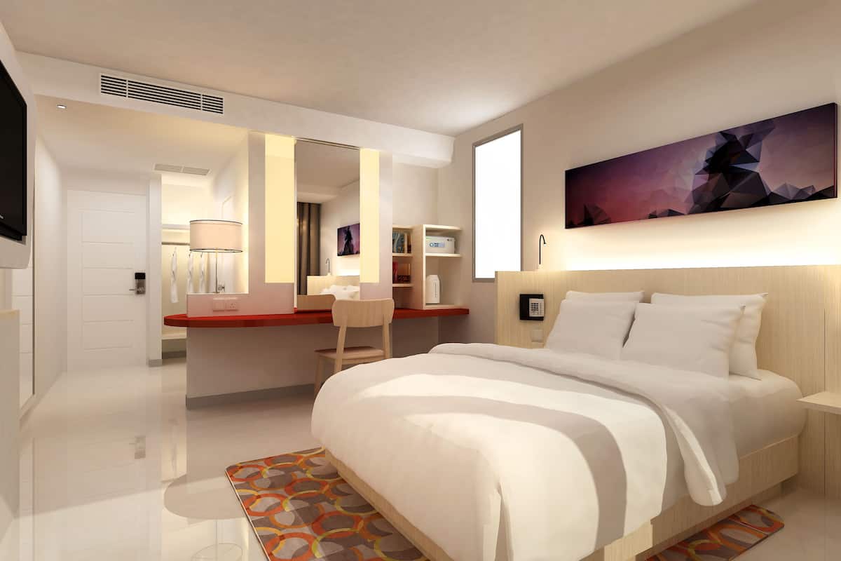 room, 1 king bed | in-room safe, desk, soundproofing, iron/ironing board