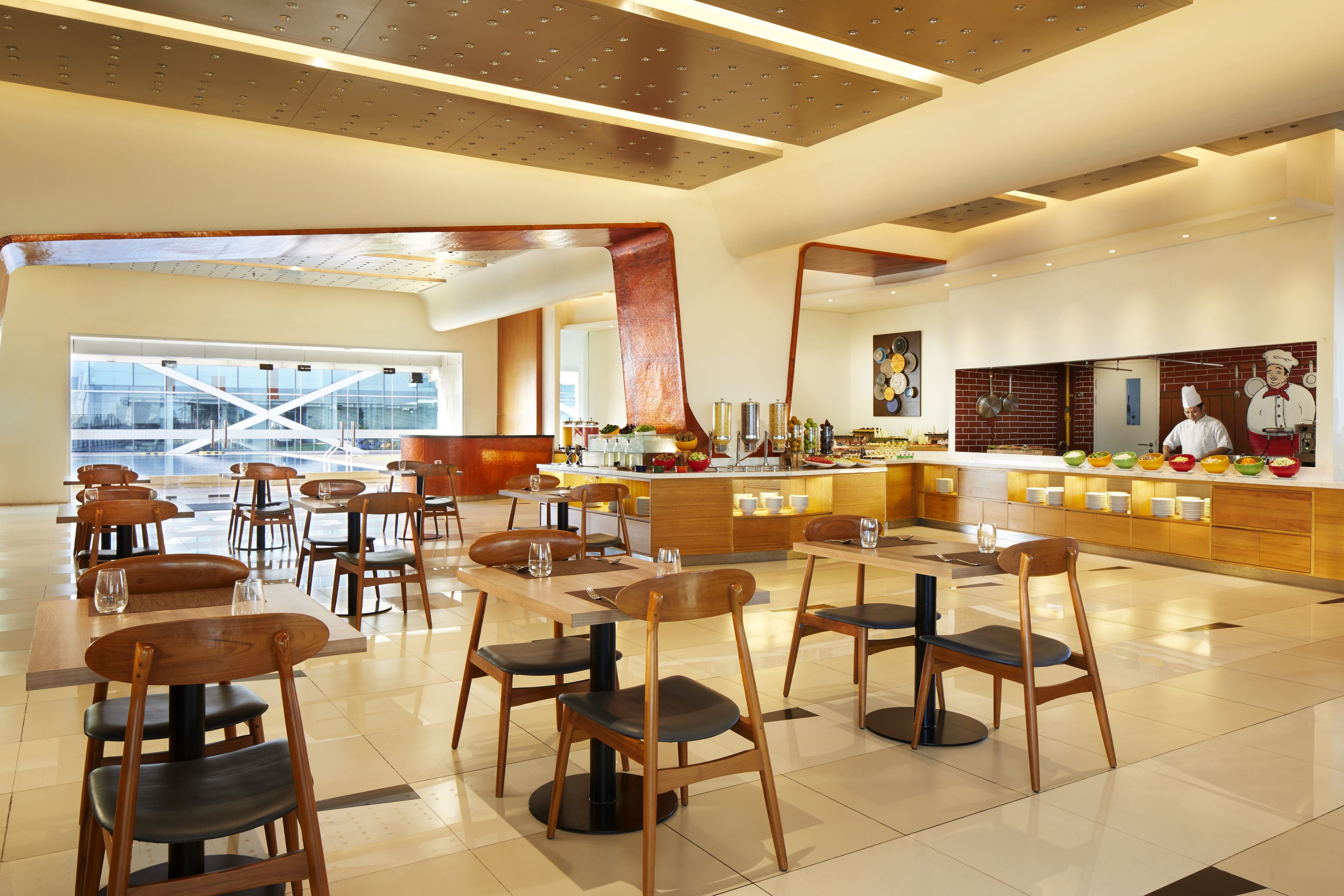 breakfast, lunch, dinner served; international cuisine