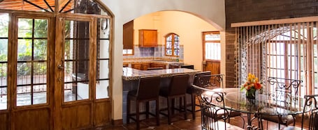 Luxury Chalet, 1 King and 1 Queen Bed | Private kitchen