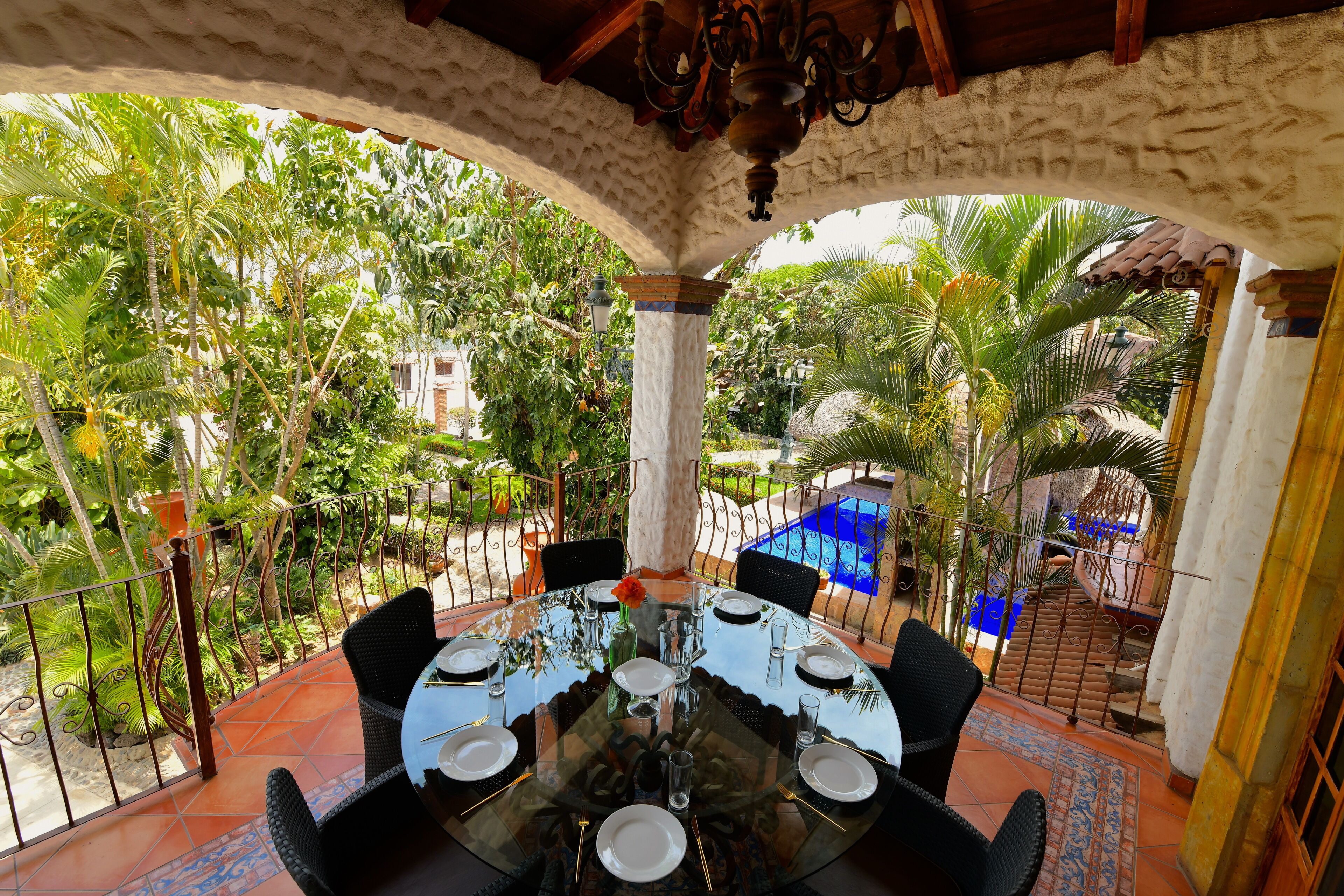 Penthouse | Ropa de cama de alta calidad y tabla de planchar con plancha 