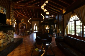 Penthouse | Ropa de cama de alta calidad y tabla de planchar con plancha