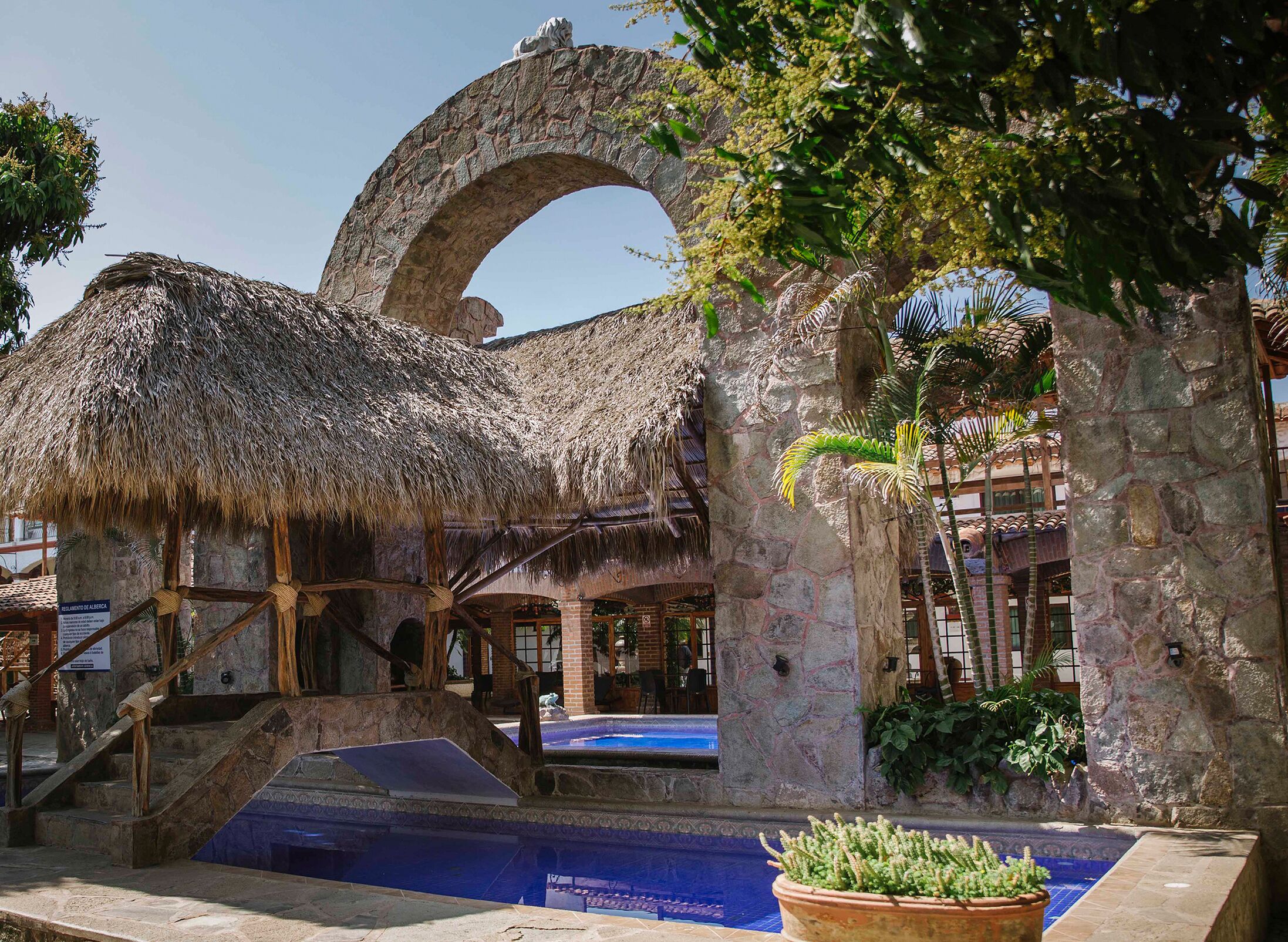 Hồ bơi ngoài trời 