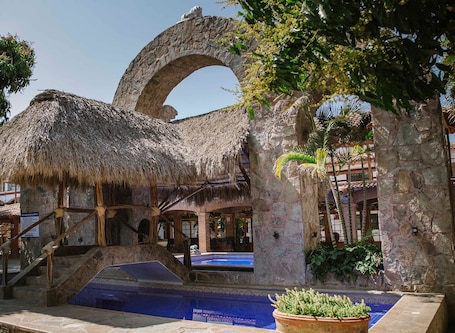 Outdoor pool. Estancia Villa Real