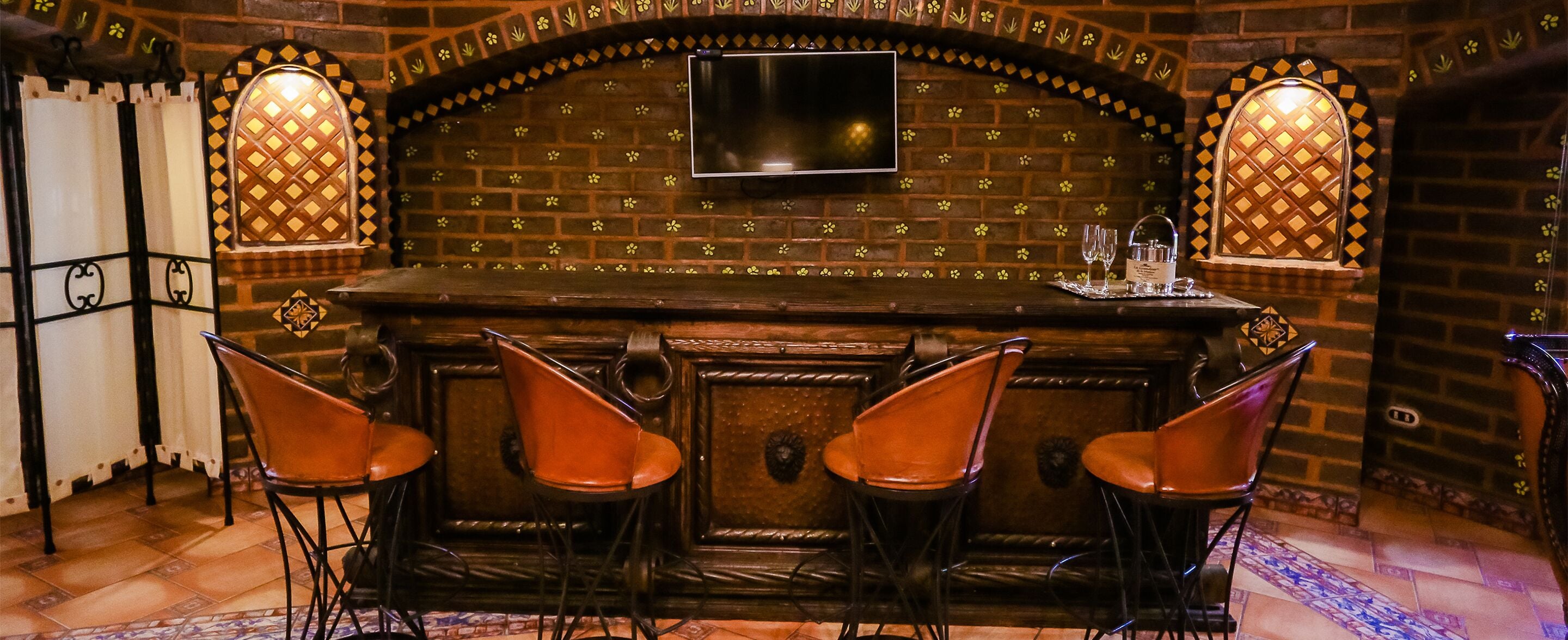 romantic chalet, 1 king bed | minibar