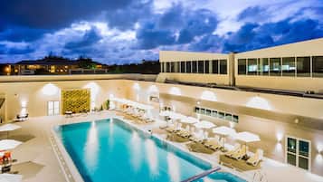 Outdoor pool, free pool cabanas, pool umbrellas