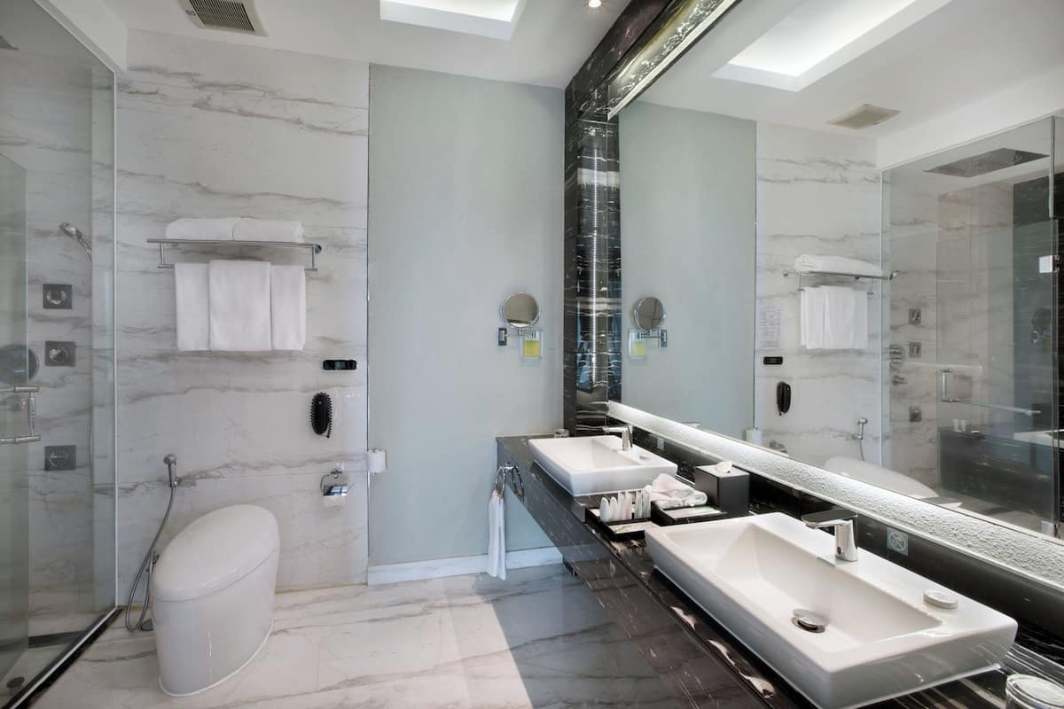 Royal Suite, 1 King Bed | Room amenity