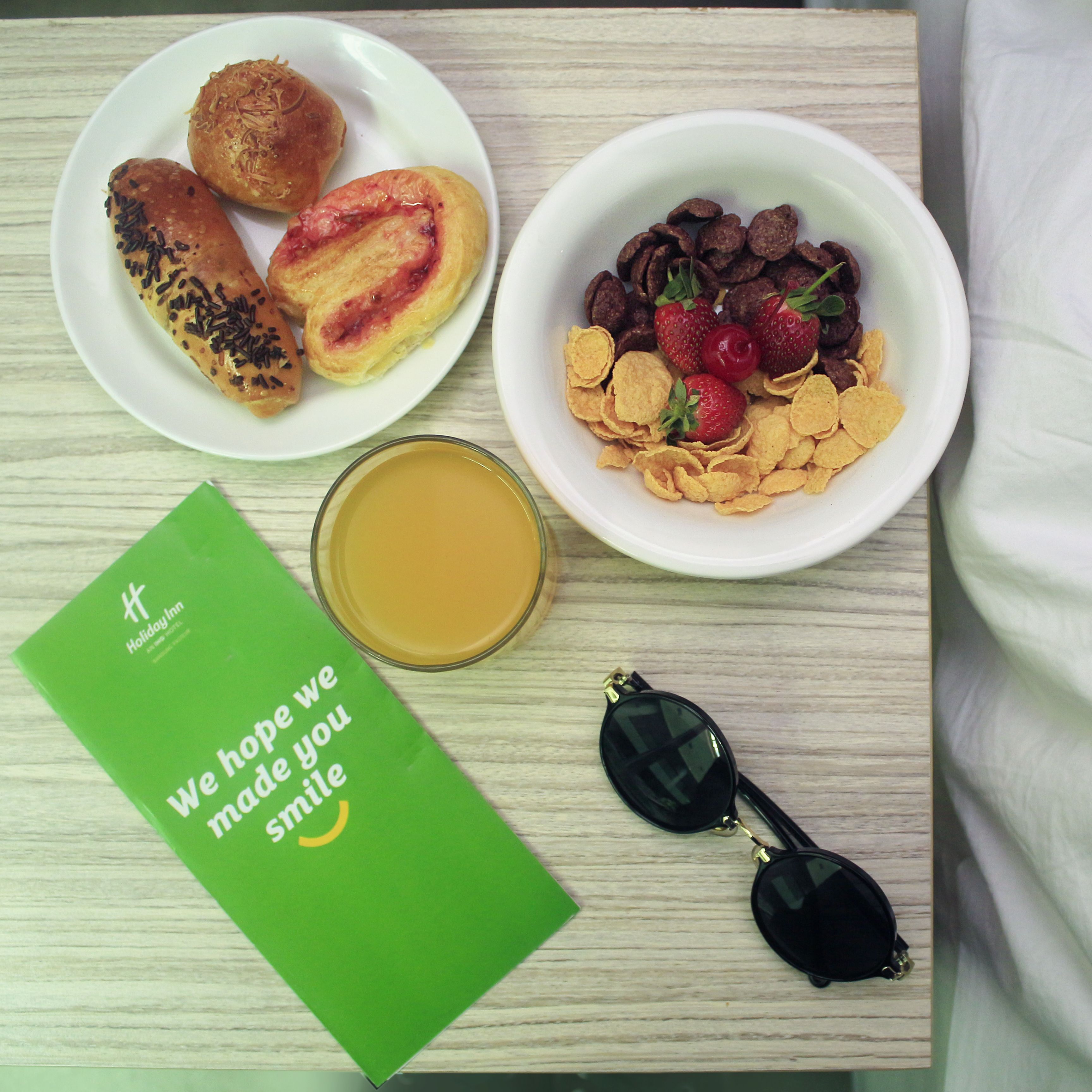 Daily buffet breakfast for a fee