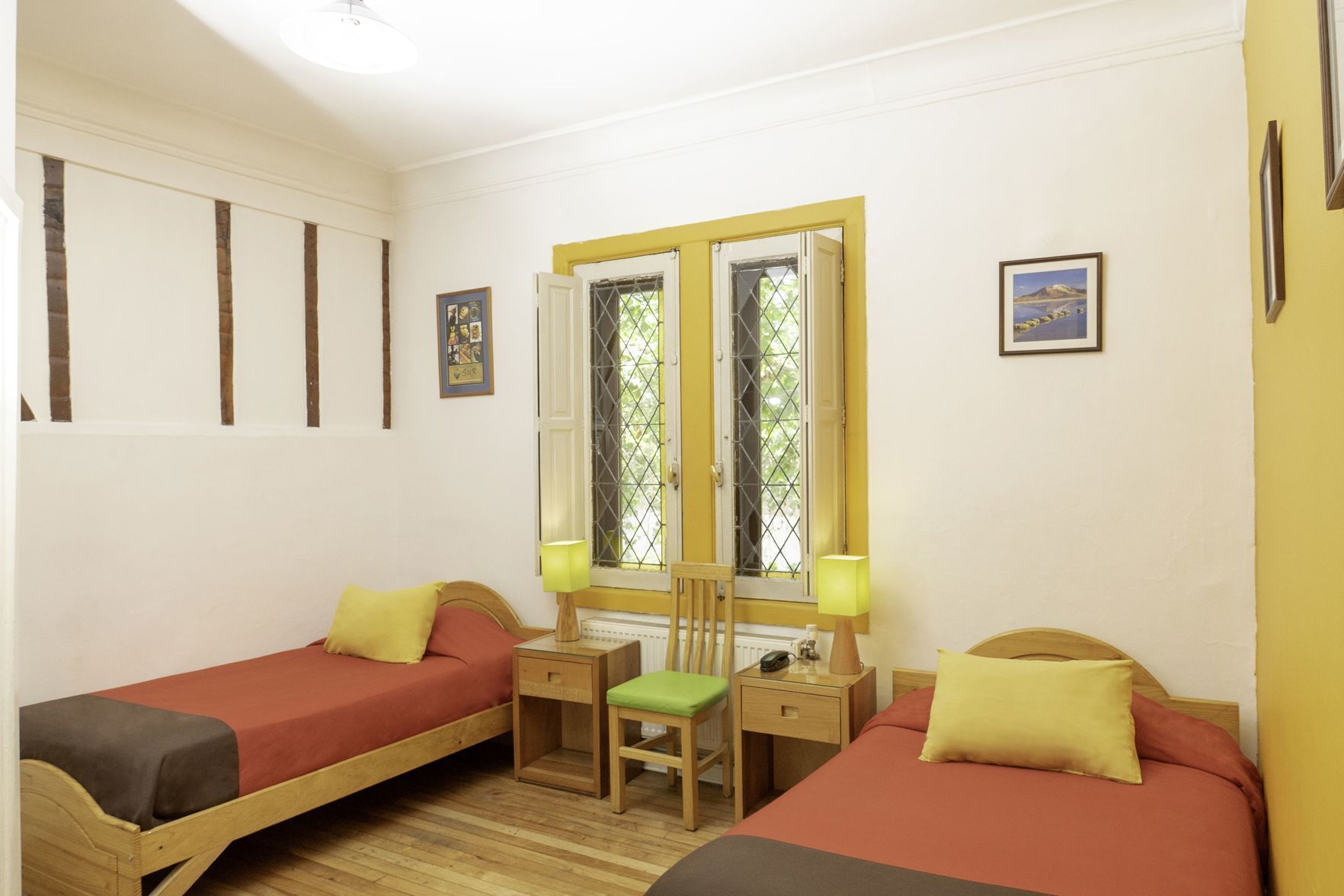 In-room safe, soundproofing, free WiFi, bed sheets