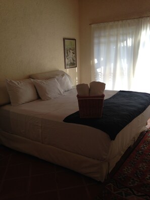 One king Bed with dressing room, AC , Bath tub & Balcony | アイロン / アイロン台、WiFi (無料)