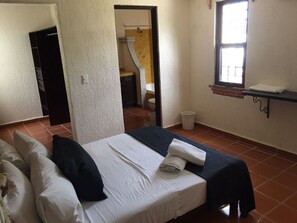 One Double Bed with dressing room, AC , Bath tub | Strykjärn/strykbräda och gratis wi-fi