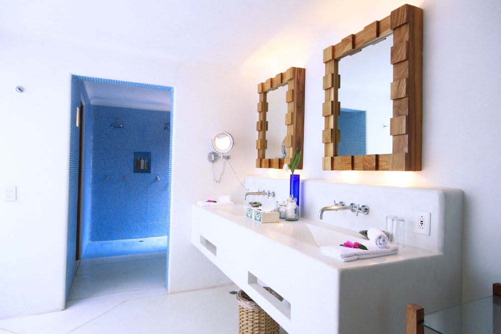 Las Alamandas by null