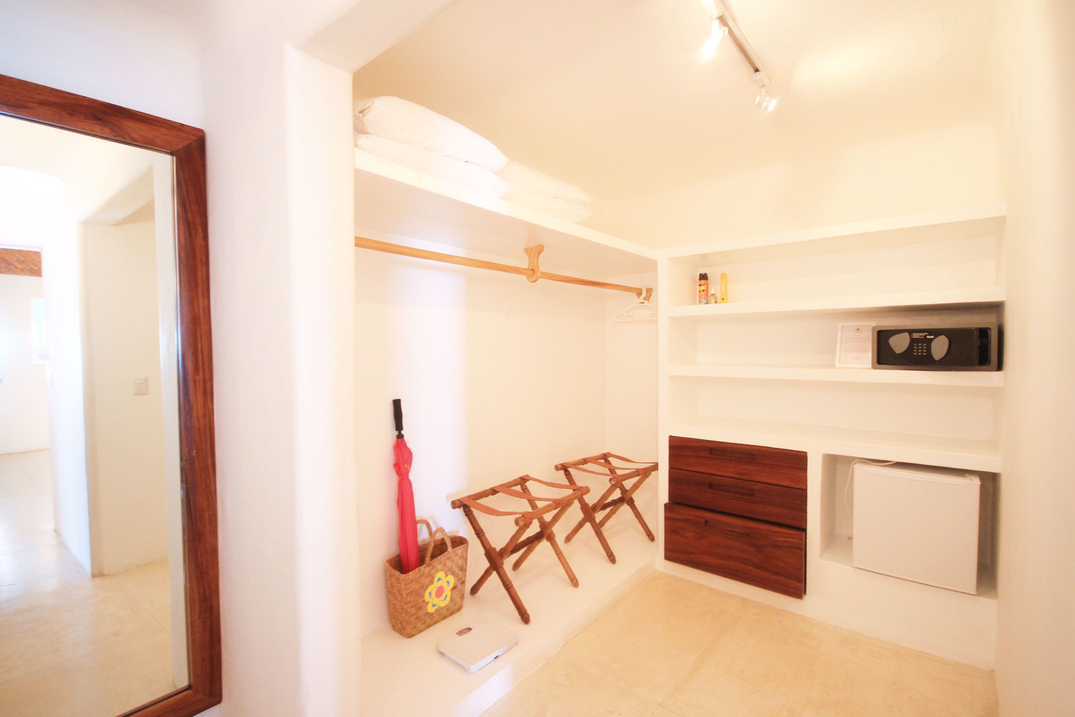 presidential suite, 2 bedrooms, private pool, sea view | safe