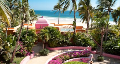 Las Alamandas