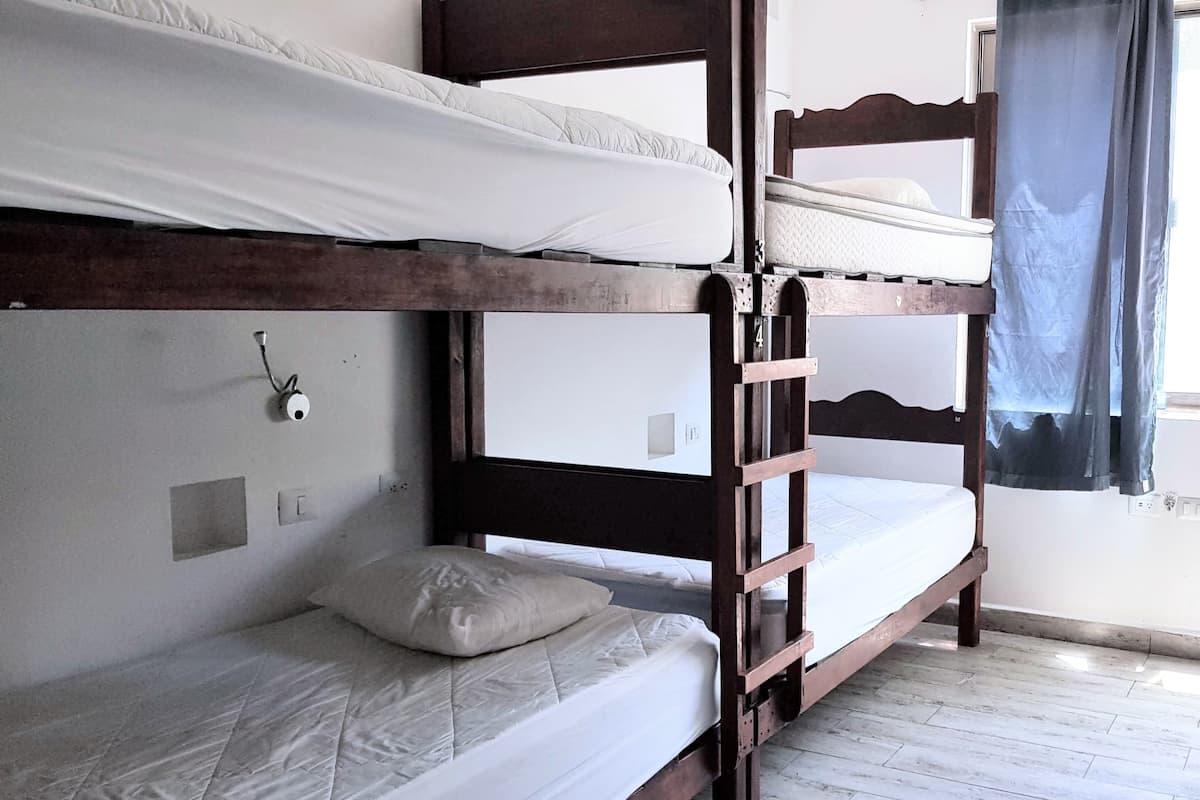 Dortoir Partagé Confort, plusieurs lits | Coffres-forts dans les chambres, fer et planche à repasser