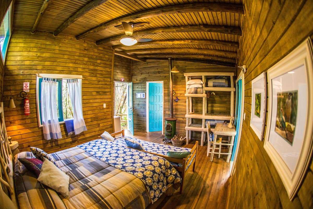standard cabin | 1 bedroom, blackout curtains, free wifi, bed sheets