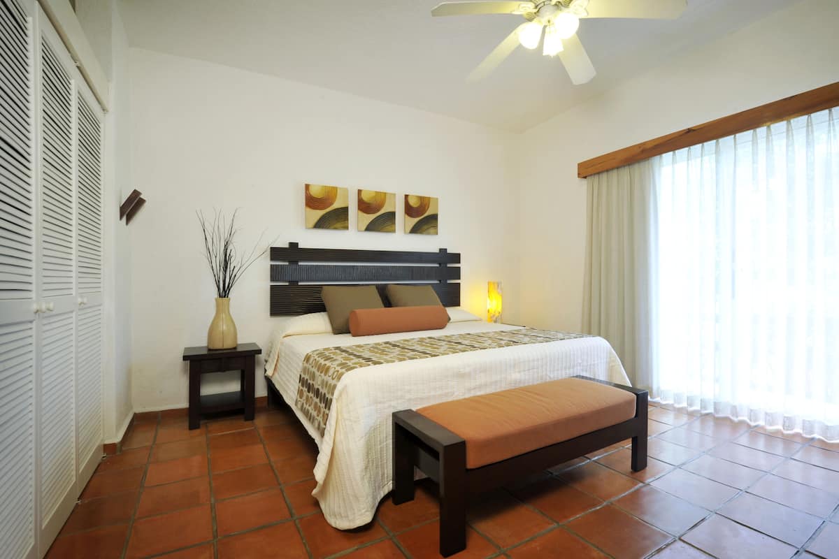 2 bedrooms, in-room safe, soundproofing, free WiFi