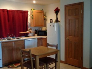 In-room dining - El Vu Motel (Bowman)