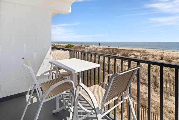 Condo, 2 Bedrooms | Property grounds