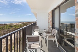 Condo, 2 Bedrooms | Property grounds