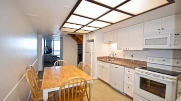 Kondominium, 2 kamar tidur | Dapur pribadi | Lemari es besar, microwave, oven, dan kompor