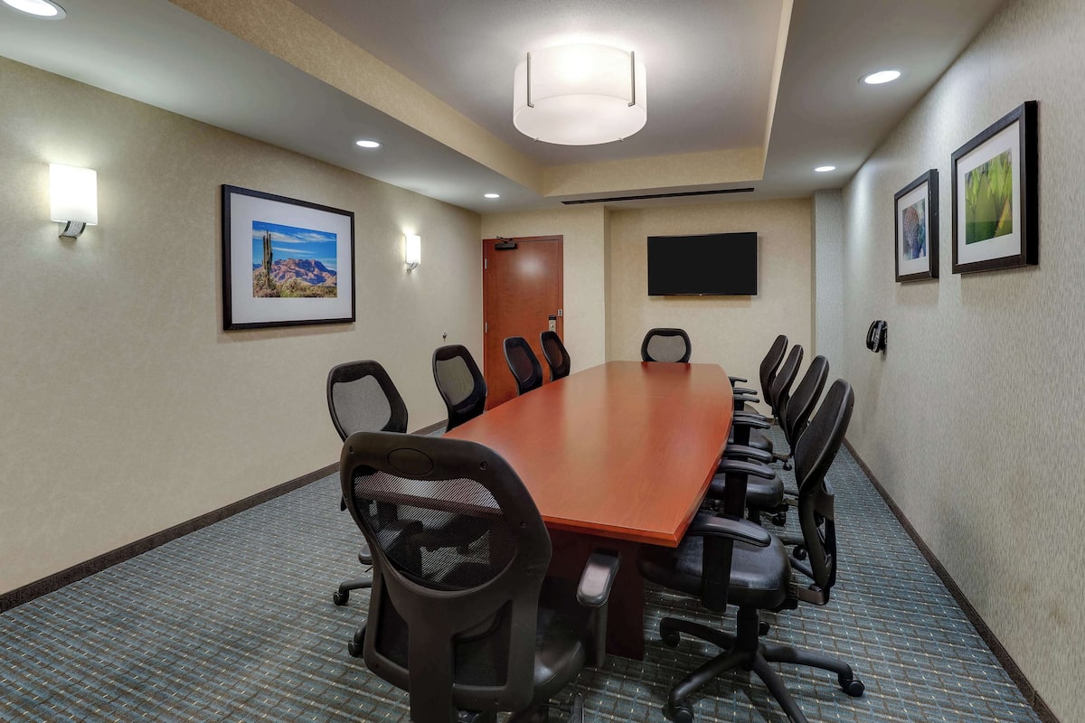 Suite, 1 King Bed, Accessible, Refrigerator & Microwave (2 Rooms, Board Room Table, Roll in)