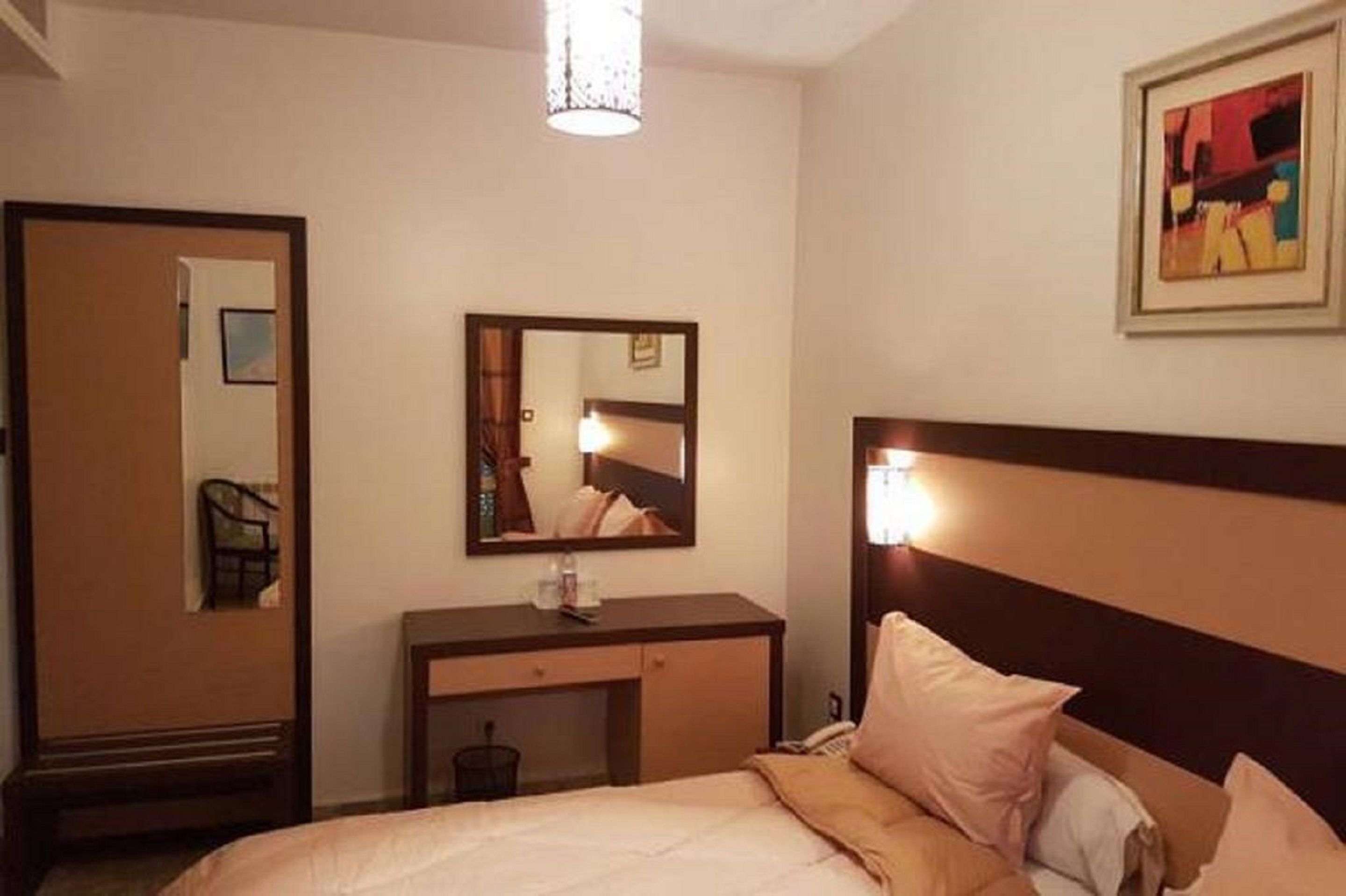 standard double or twin room | minibar, in-room safe, desk, blackout curtains