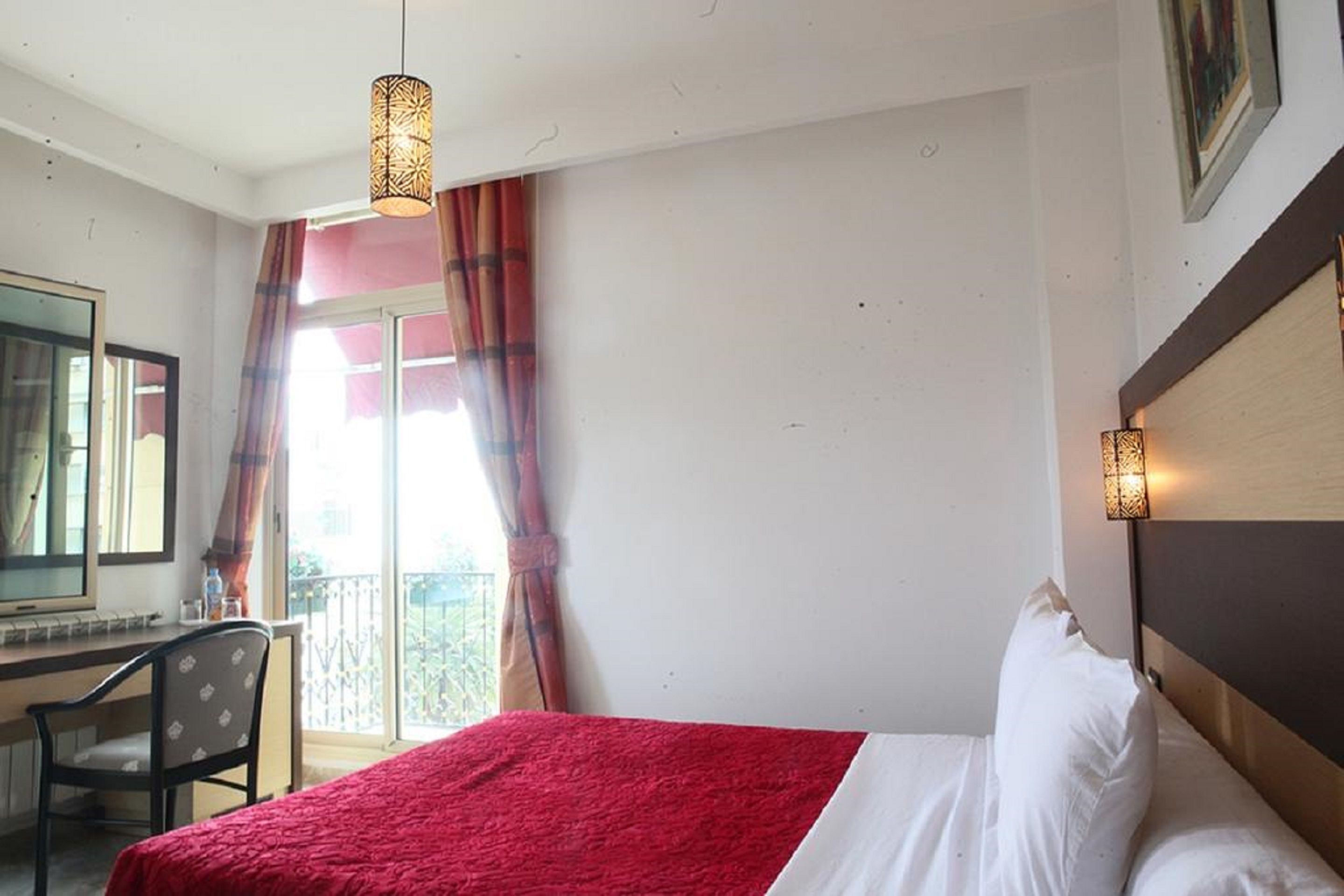 standard single room, 1 single bed | minibar, in-room safe, desk, blackout curtains