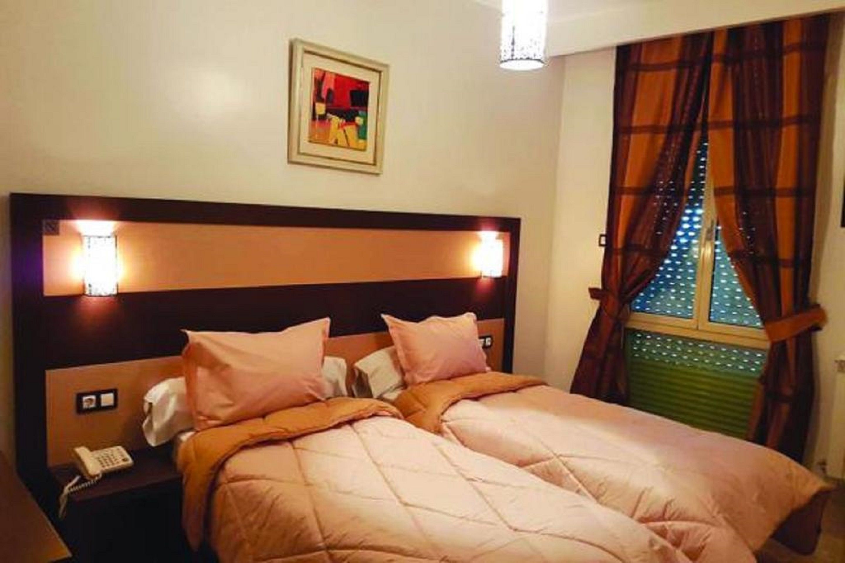 standard double or twin room | minibar, in-room safe, desk, blackout curtains