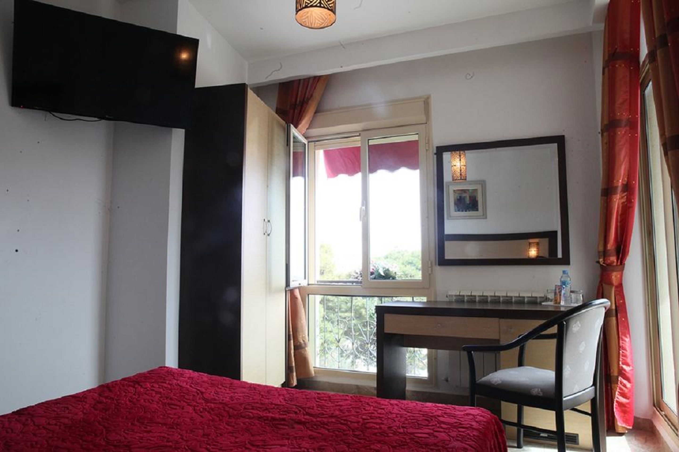 standard single room, 1 single bed | minibar, in-room safe, desk, blackout curtains