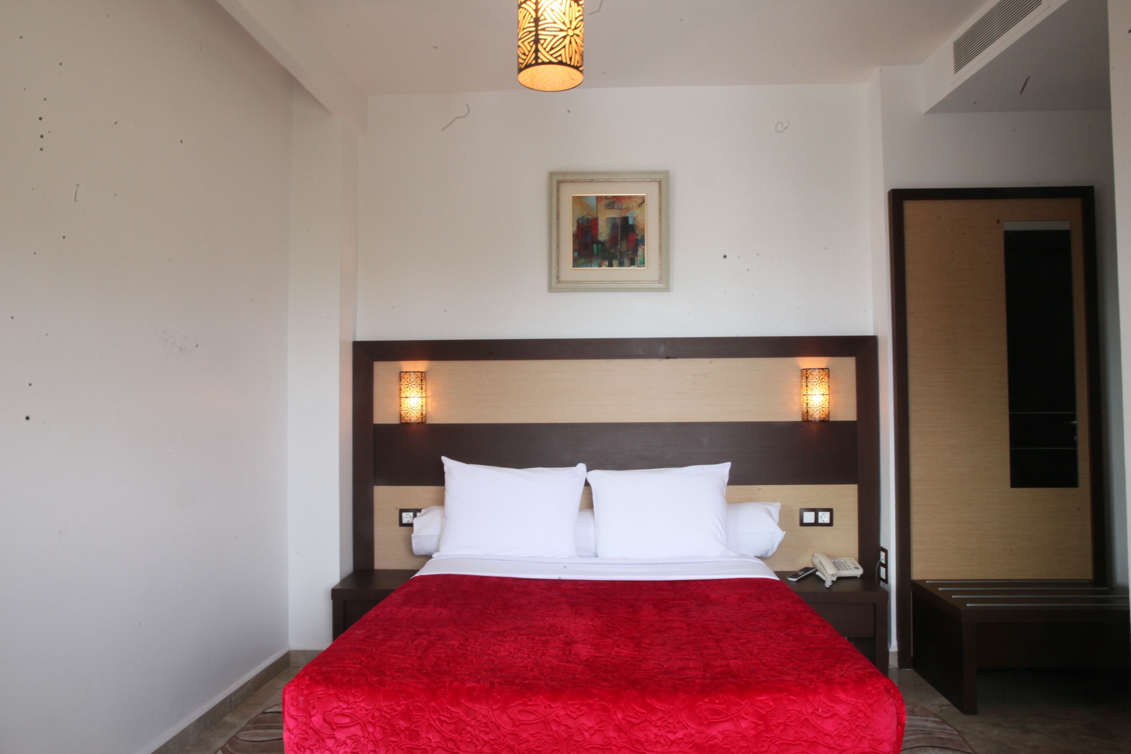 standard double or twin room | minibar, in-room safe, desk, blackout curtains