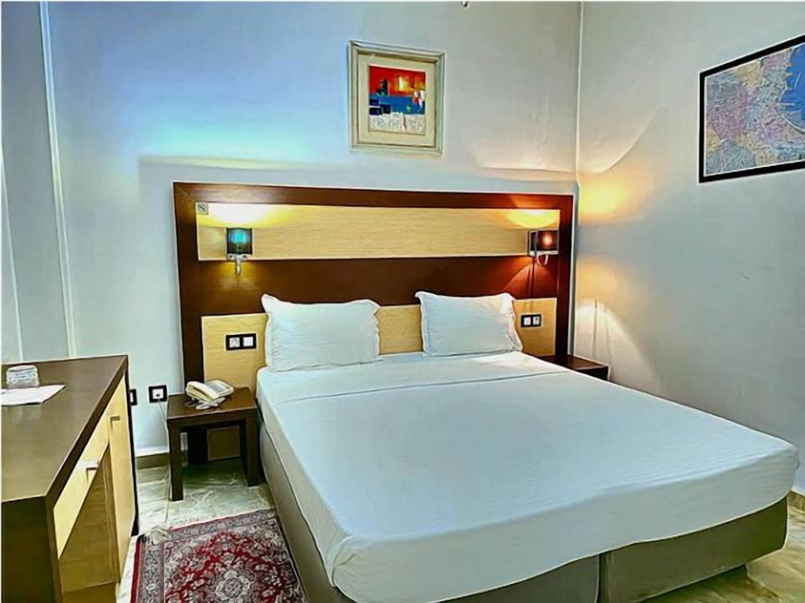 standard single room, 1 single bed | minibar, in-room safe, desk, blackout curtains
