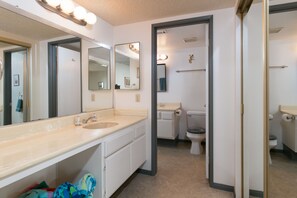 House, 3 Bedrooms | Bathroom