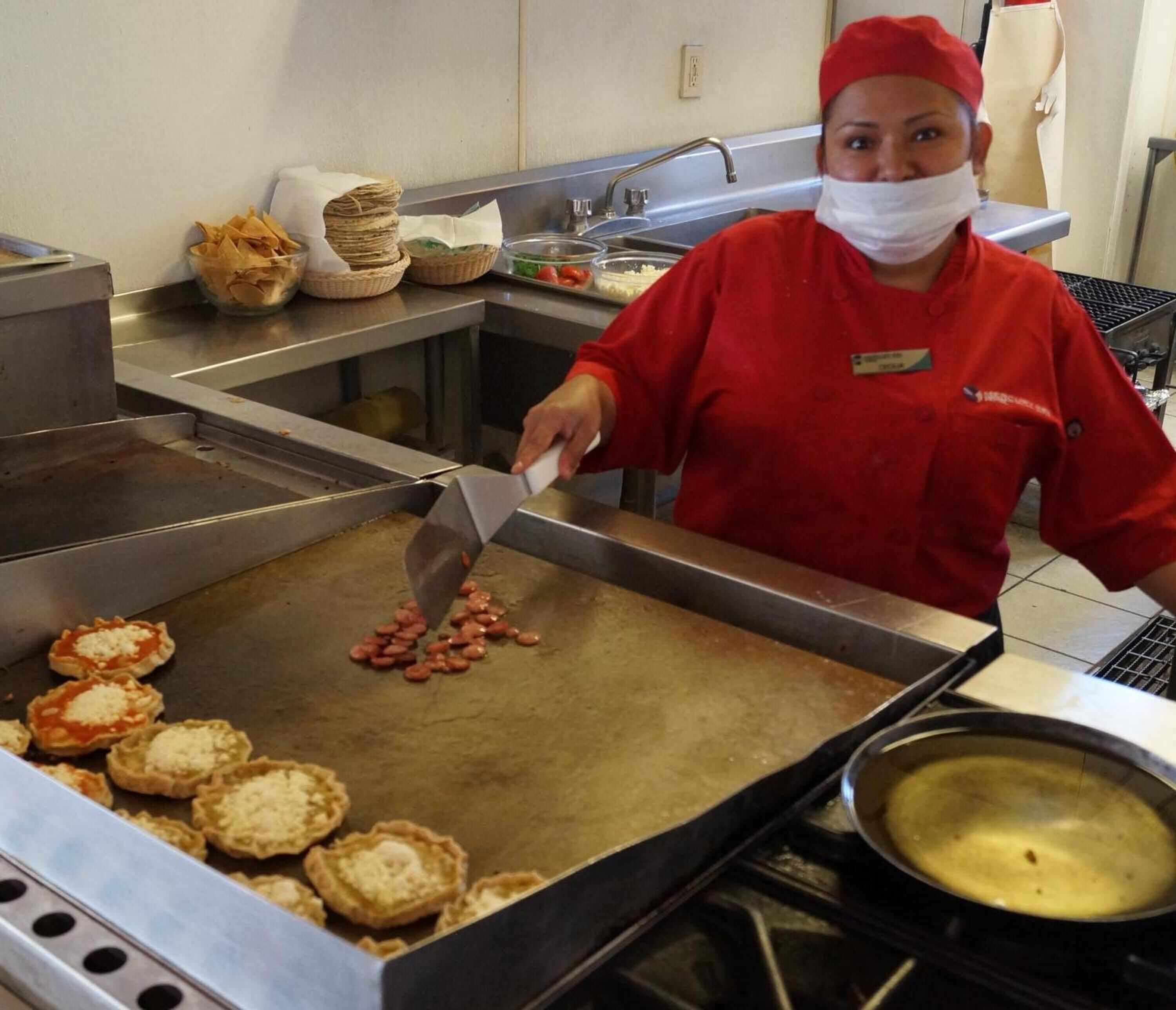 breakfast, lunch, dinner served; international cuisine