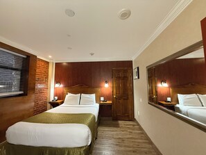 Classic Room, 1 Queen Bed, Roll-in Shower, Corner | Premium bedding, in-room safe, desk, iron/ironing board